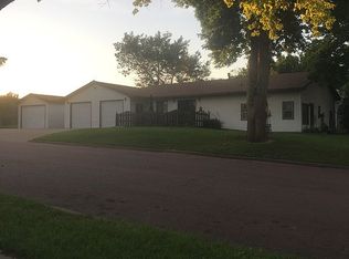 925 S Blaine Ave, Sioux Falls, SD 57103