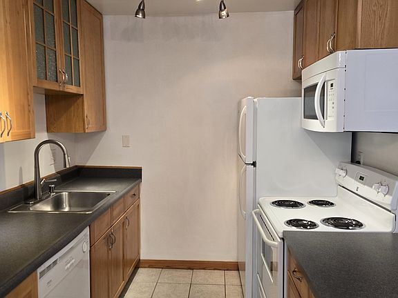 4th image of 1126 Cherry Ave APT 28