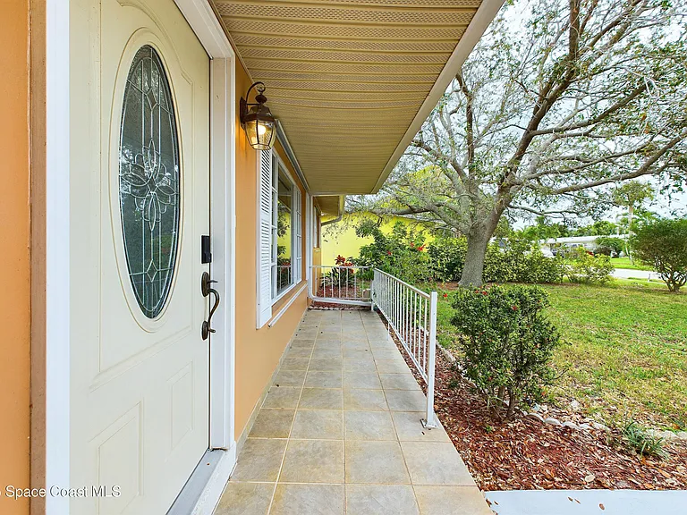1202 Yacht Club Blvd — Photo 2
