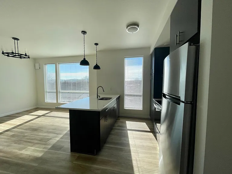 2520 N Regal St — Photo 12