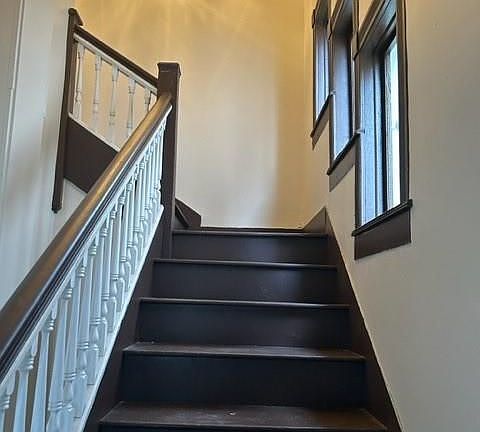 4th image of 310 Burdick Ave