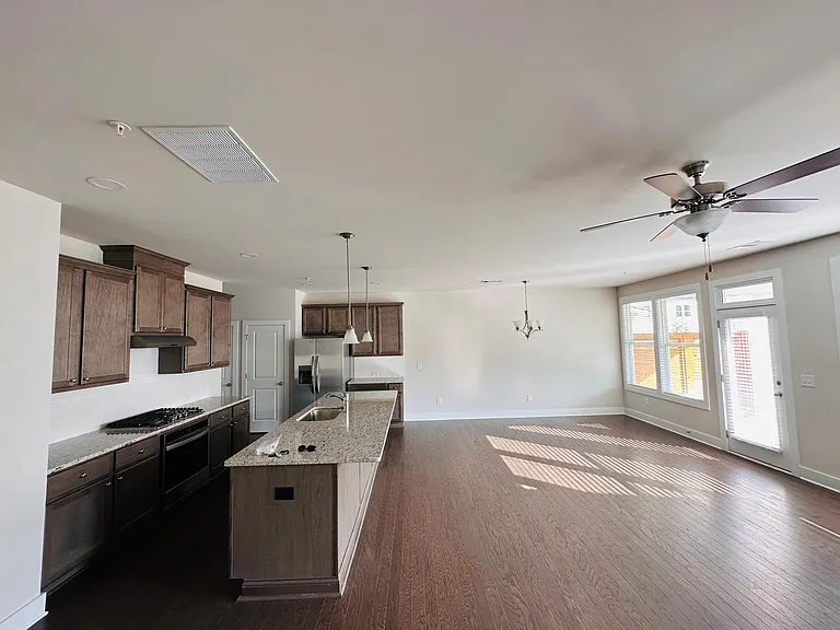 1247 Winterhaven Dr #1247 — Photo 9