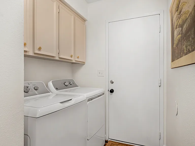 334 W Lexington Ave #103 — Photo 19