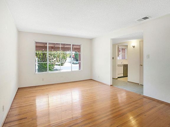 3rd image of 414 Lyoncross Way