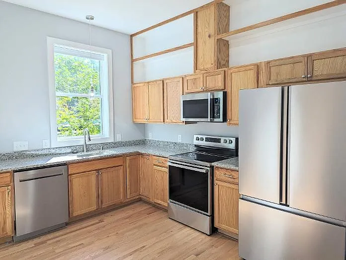 4 bed, 4.5 bath, 1728 sqft, $3,800 — Photo 3