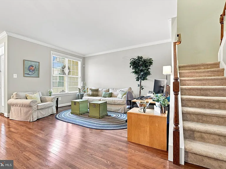 1221 Derry Ln — Photo 4