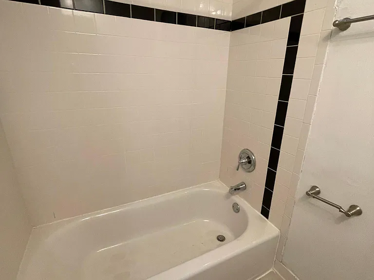 1918 I St NE #4 — Photo 13