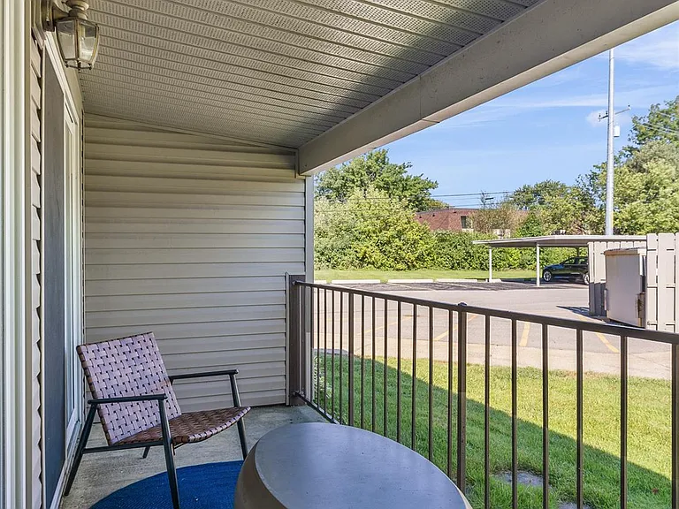 Sunnymede Apartments - Troy, MI — Photo 21