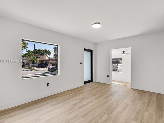 5th image of 739 W 30th St