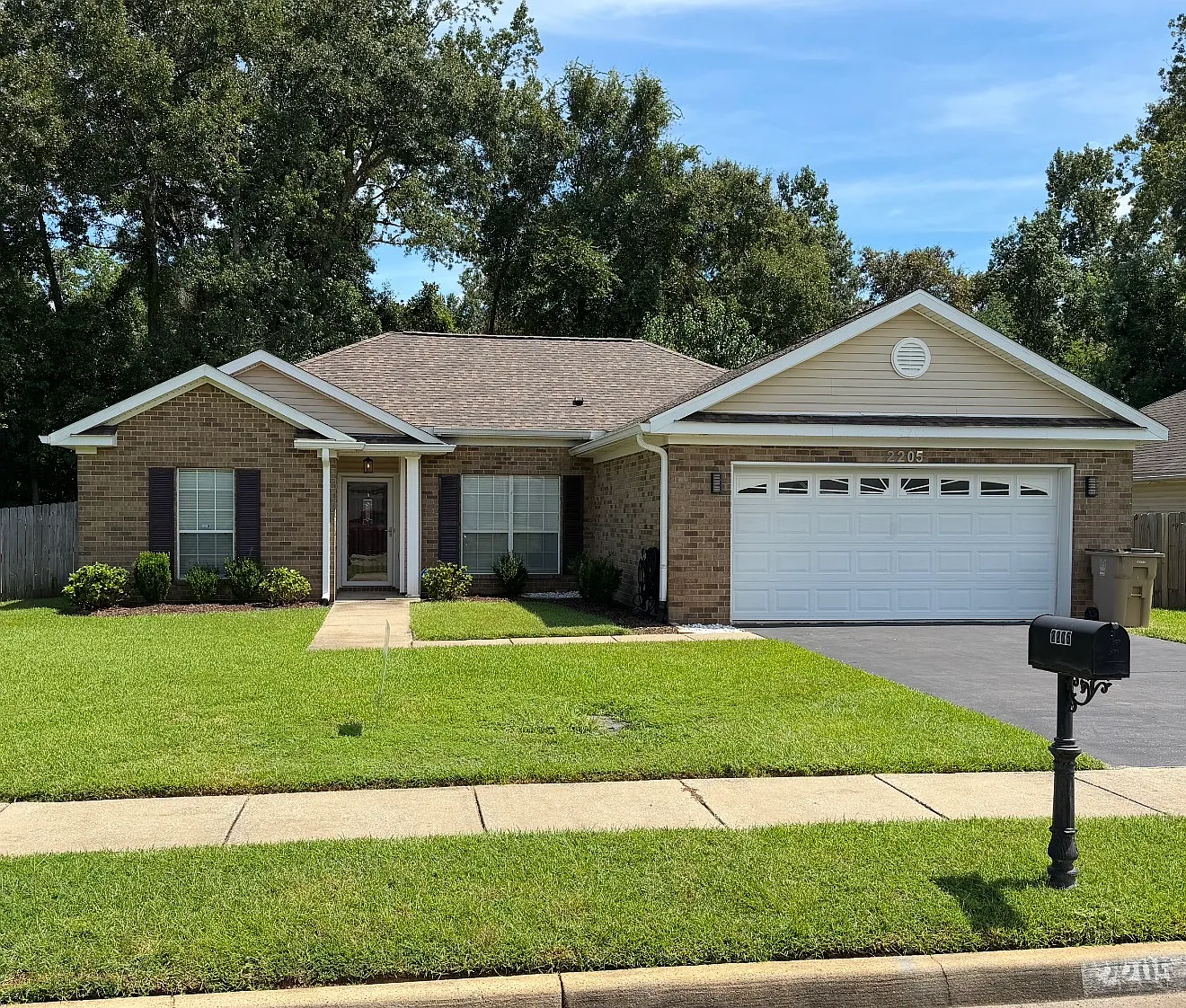 3 bed, 1590 sqft, $1,800 — Photo 1
