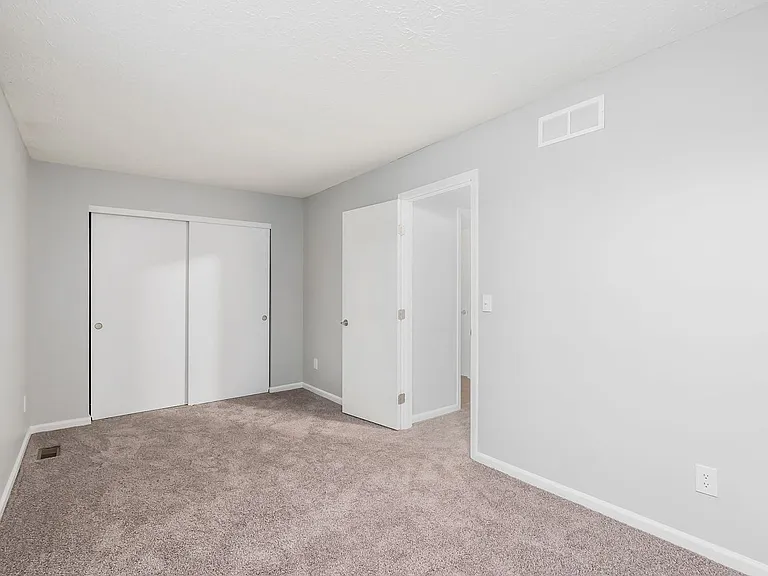 3085-3194 Griggsview Court — Photo 63