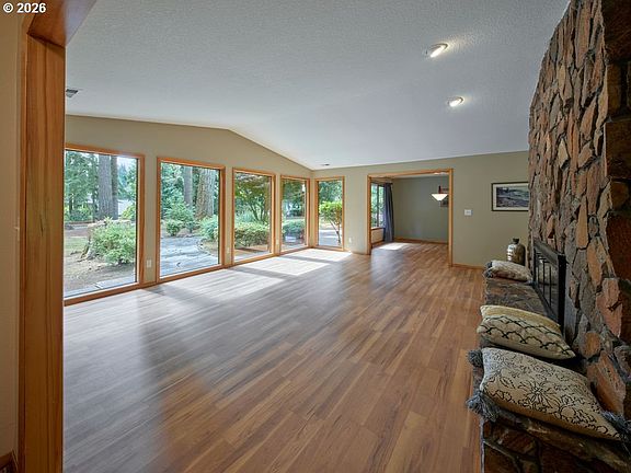 5th image of 18504 NE Cedar Dr