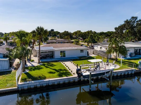 203 94th Ave NE, Saint Petersburg, FL 33702
