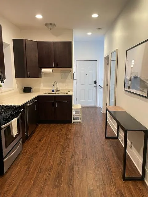 Building Photo - 1343 W Cullerton St #1F
