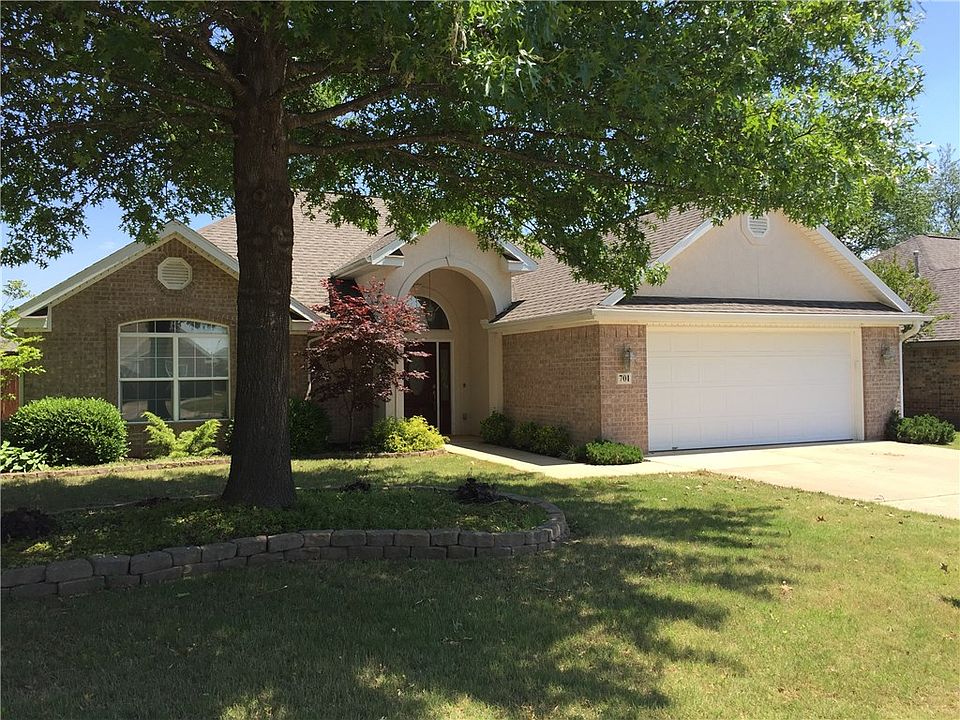 1st image of 701 College Pl