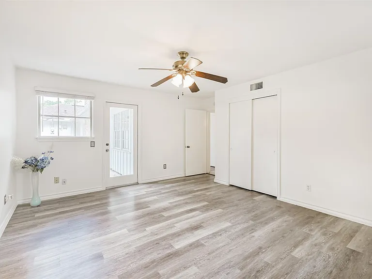 12223 Old Oaks Dr — Photo 23