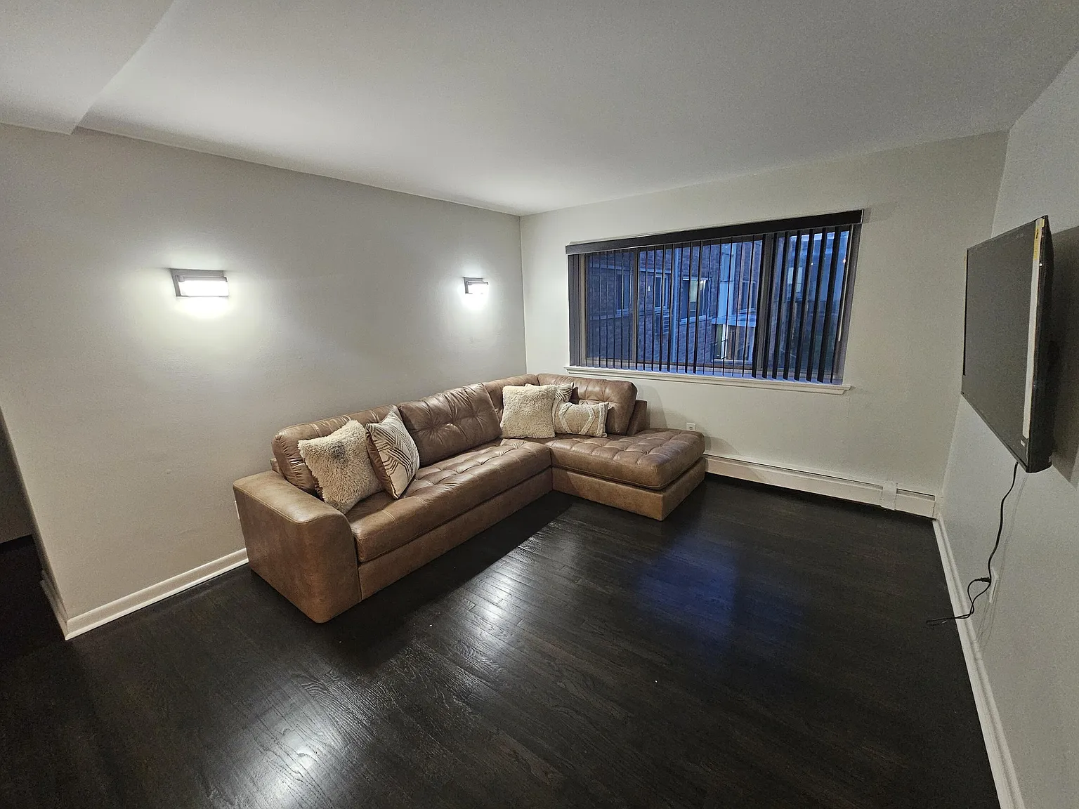 2 bed, 1.0 bath, 900 sqft, $1,200 — Photo 3