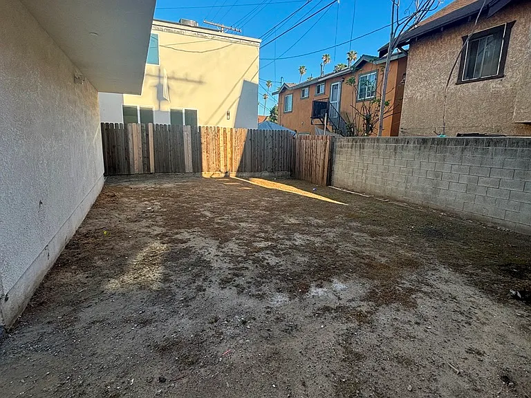 700 W 45th St — Photo 14