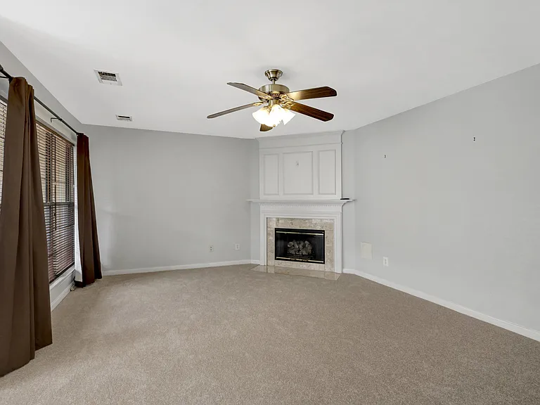 8204 Catbird Cir #202 — Photo 3