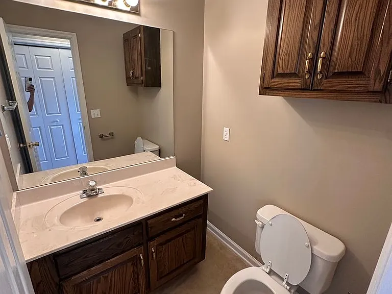 900 Country Club Rd — Photo 8