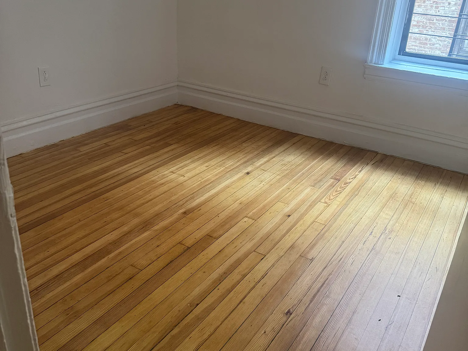 3 bed, 950 sqft, $2,477 — Photo 1