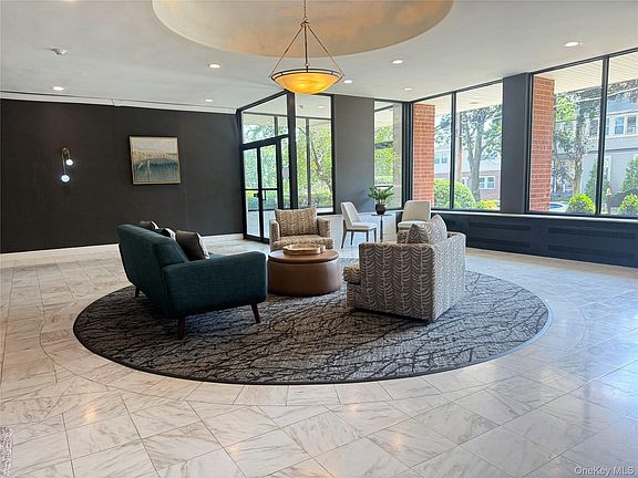 3rd image of 21 Fairview Avenue #518