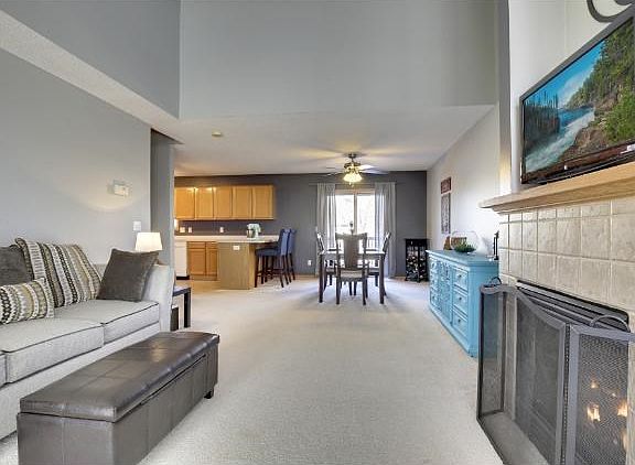 3rd image of 1640 Wexford Ln