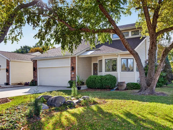 5928 Vista Dr, West Des Moines, IA 50266