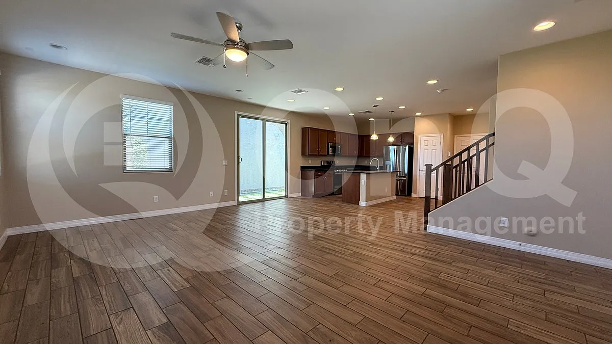 4 bed, 2.5 bath, 1846 sqft, $2,225 — Photo 3