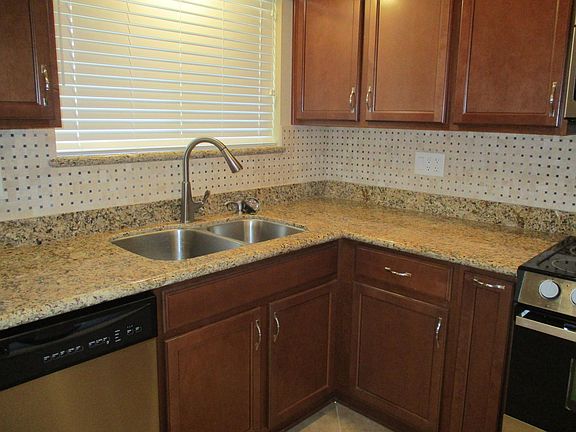4th image of 10748 W Saratoga Cir