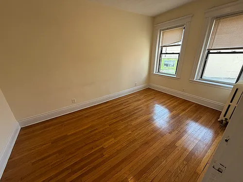 31 Saint Lukes Rd #4 Photo 1