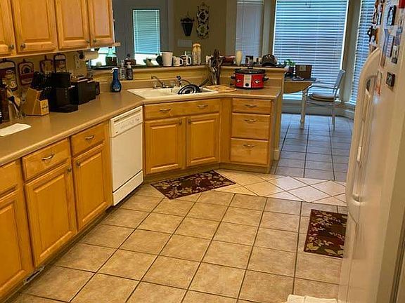 2nd image of 146 Fairethorne Dr