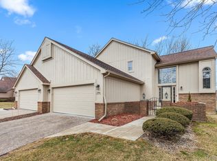 37764 N Laurel Park Dr, Livonia, MI