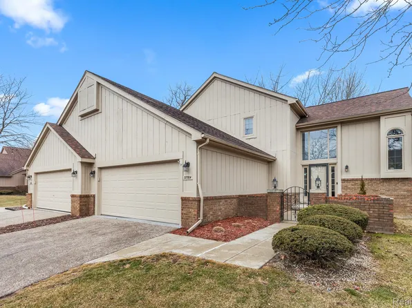 37764 N Laurel Park Dr, Livonia, MI 48152