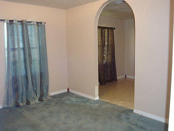 4th image of 304 E Estes Ave