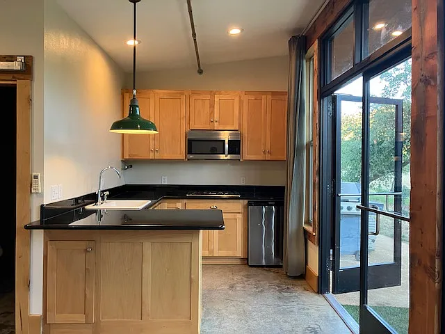 1180 Honey Run Rd — Photo 3