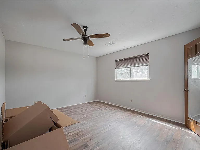 811 Loire Ln — Photo 29