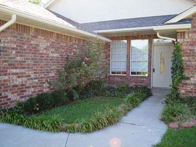 2nd image of 205 Tumbleweed Rd