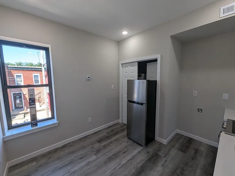 4995 W Thompson St — Photo 2