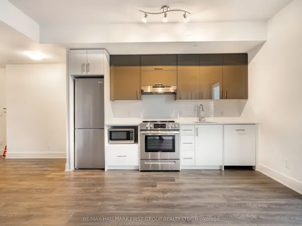 188 Fairview Mall Dr #1015, Toronto, ON M2J 0H7