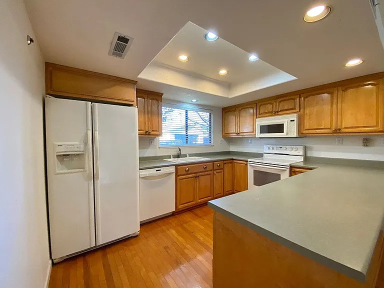 1633 San Vicente Ave — Photo 10
