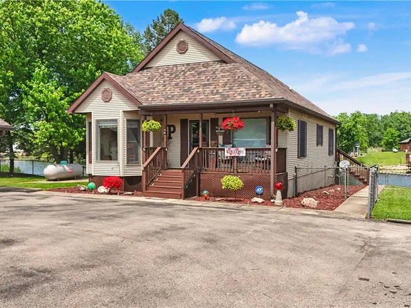 117 E Autumn Dr, Oakwood, IL 61858