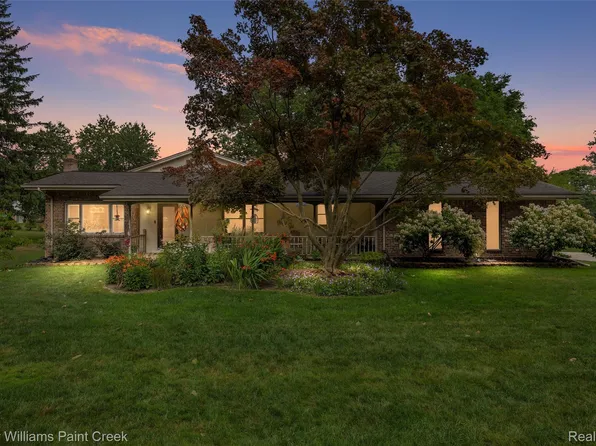 340 Donegal Dr, Rochester Hills, MI 48309