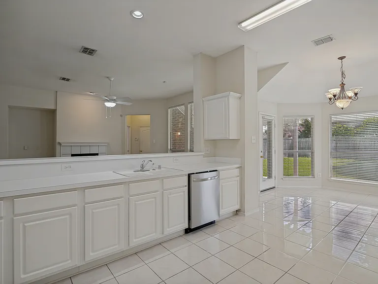 308 Sycamore Dr — Photo 10