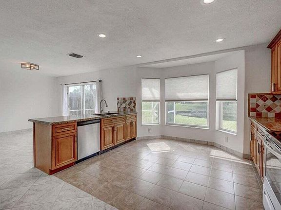 4th image of 10758 Lake Jasmine Dr