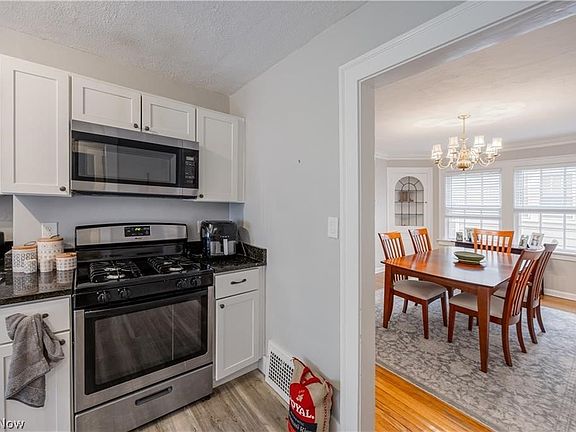 3rd image of 18520 Winslow Rd