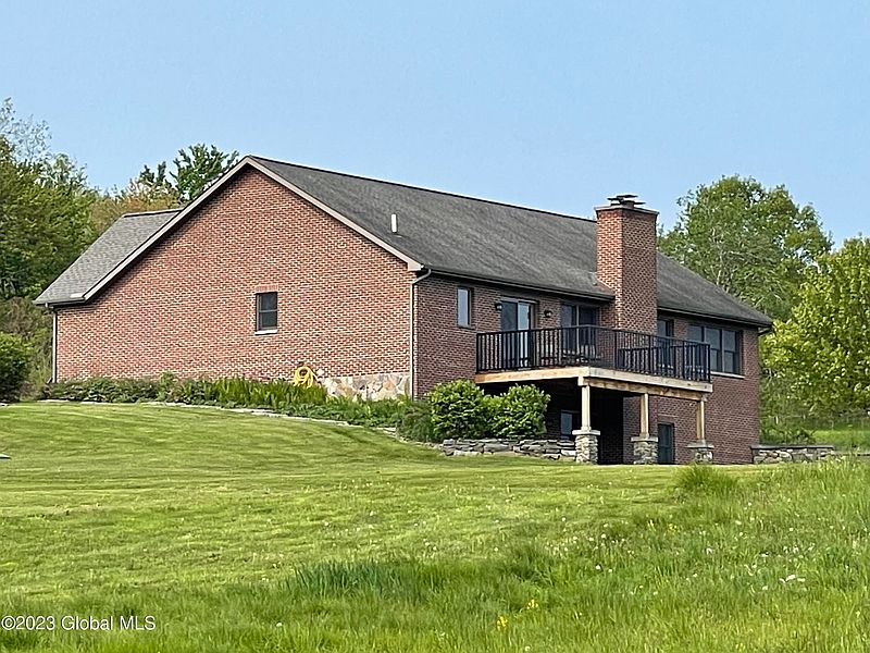 3rd image of 116 Storm Hill Road