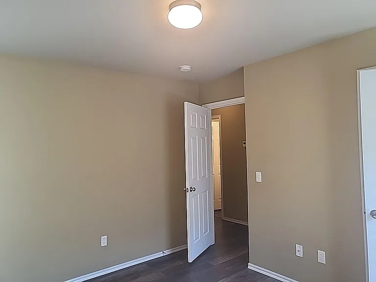 SW 16th St — Photo 42