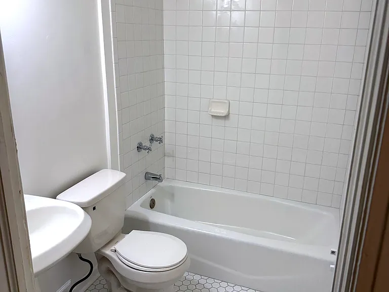 910 Orient St — Photo 10
