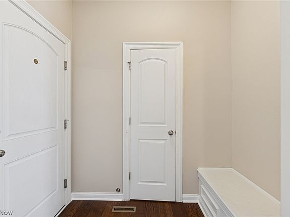 3rd image of 866 Somerby Cir